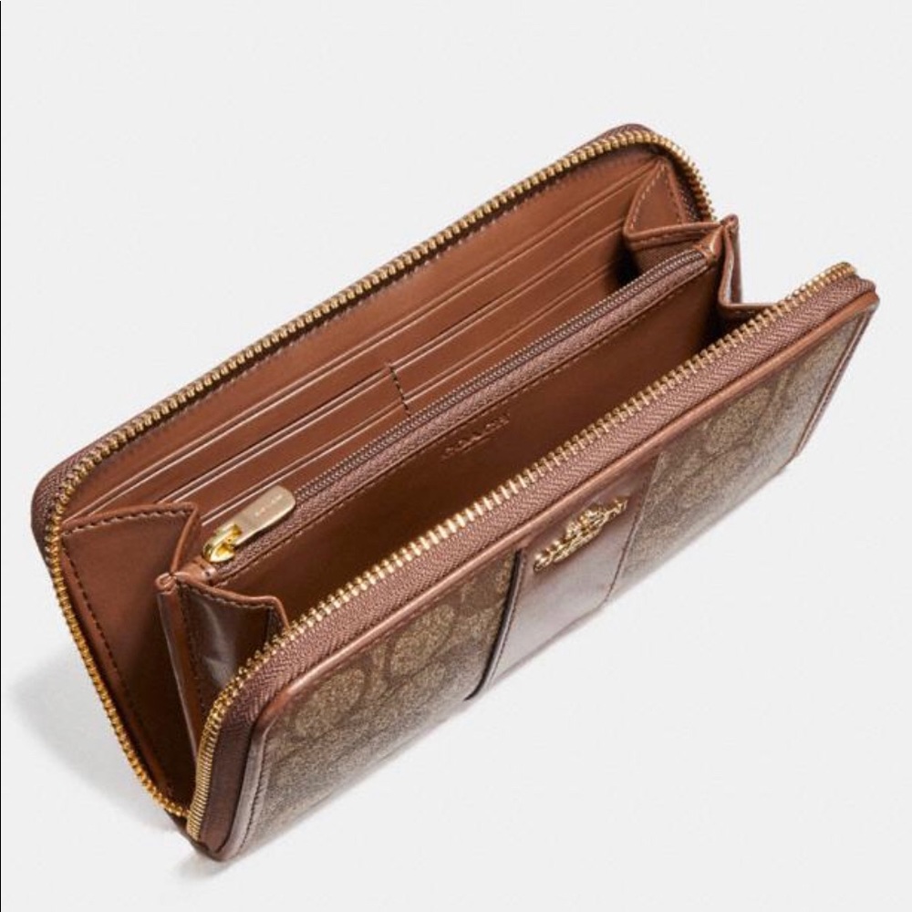 Coach: Accordion ZIP Wallet - Picture 3 of 5